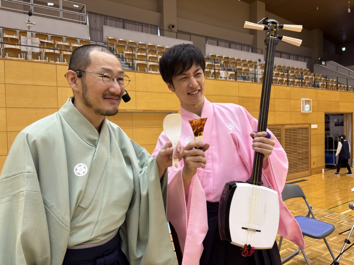 しゃもじで三味線をひいてみよう