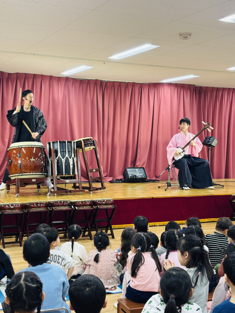 幼稚園イベントにて出張演奏中